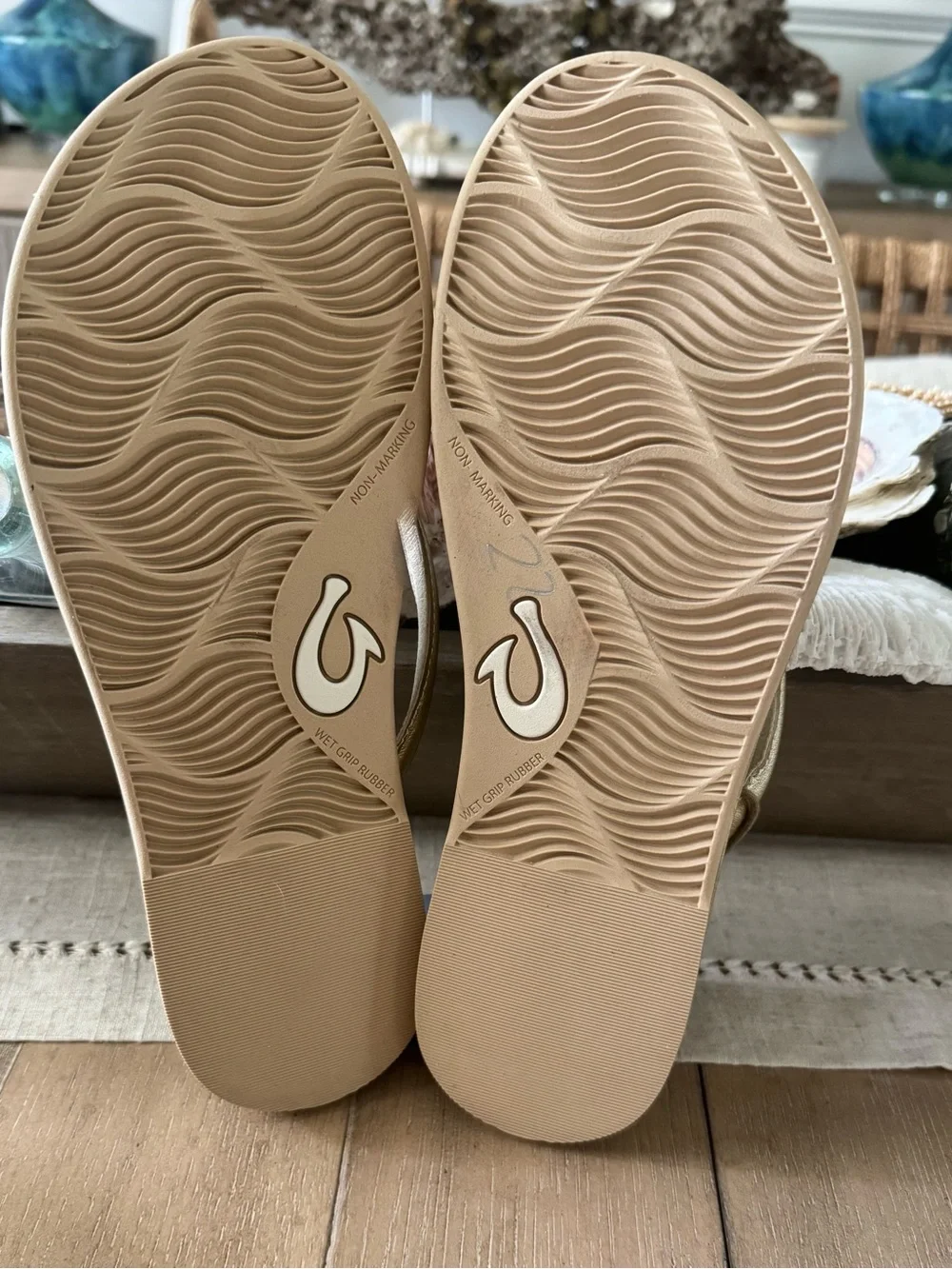 OluKai Tiare Leather Slip-On Sandal, Bubbly Gold, NWT, Women’s Size 10 (EUR 40)